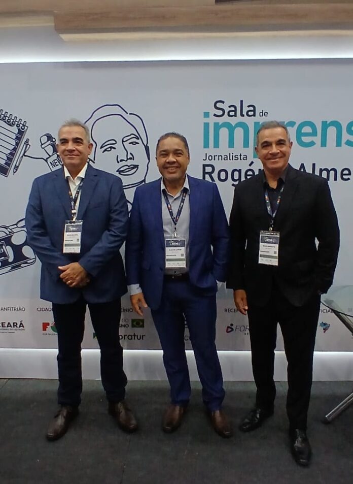 Da esquerda para a direita, Bruno Mesquita, Claudio Junior e Breno Mesquita, executivos da BBC Eventos, organizadora do Brazil Travel Market (BTM), durante a edição de 2026, em Fortaleza (CE). Crédito: Paulo Atzingen / DT - BTMDa esquerda para a direita, Bruno Mesquita, Claudio Junior e Breno Mesquita, executivos da BBC Eventos, organizadora do Brazil Travel Market (BTM), durante a edição de 2026, em Fortaleza (CE). Crédito: Paulo Atzingen / DT